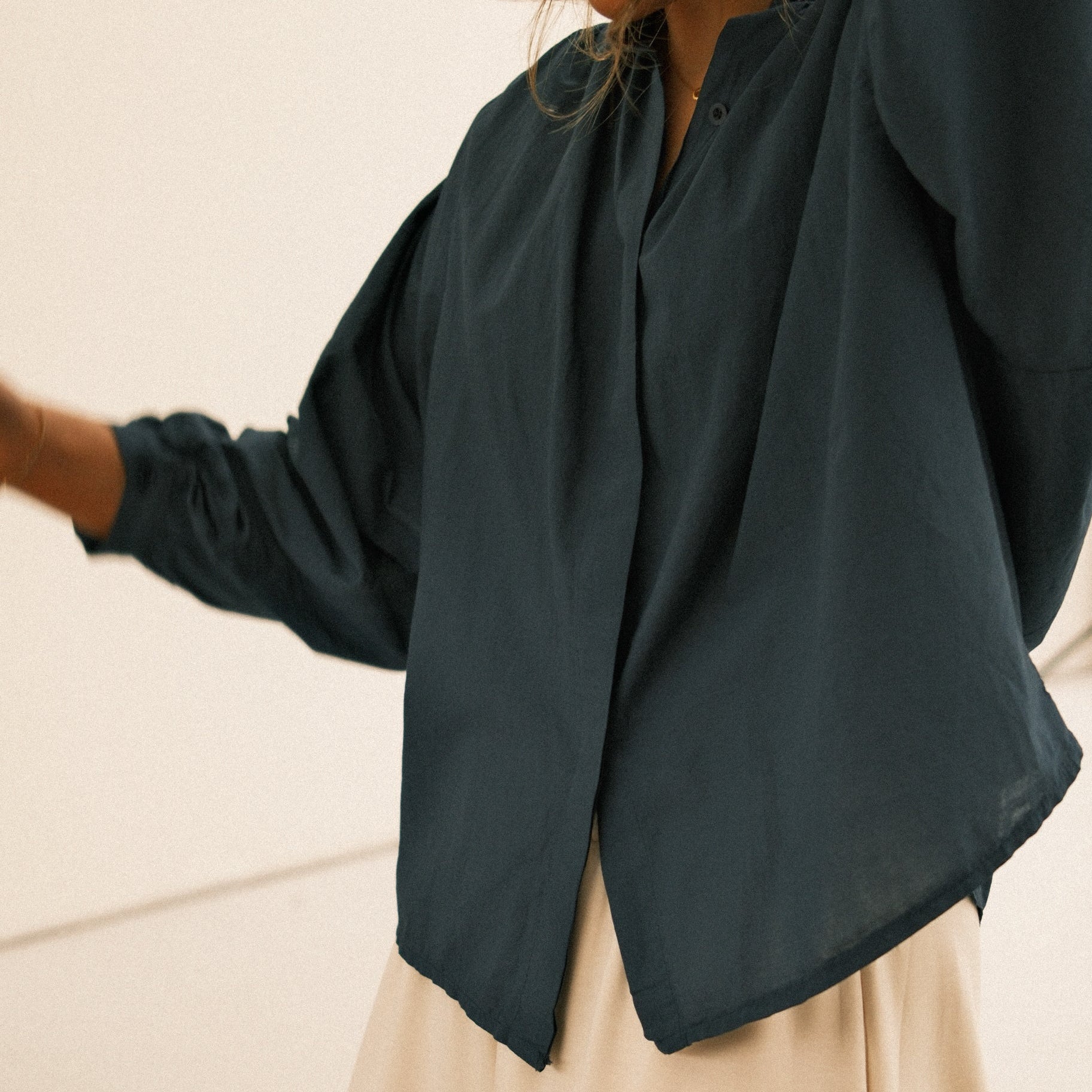 THE NORAH SHIRT NAVY