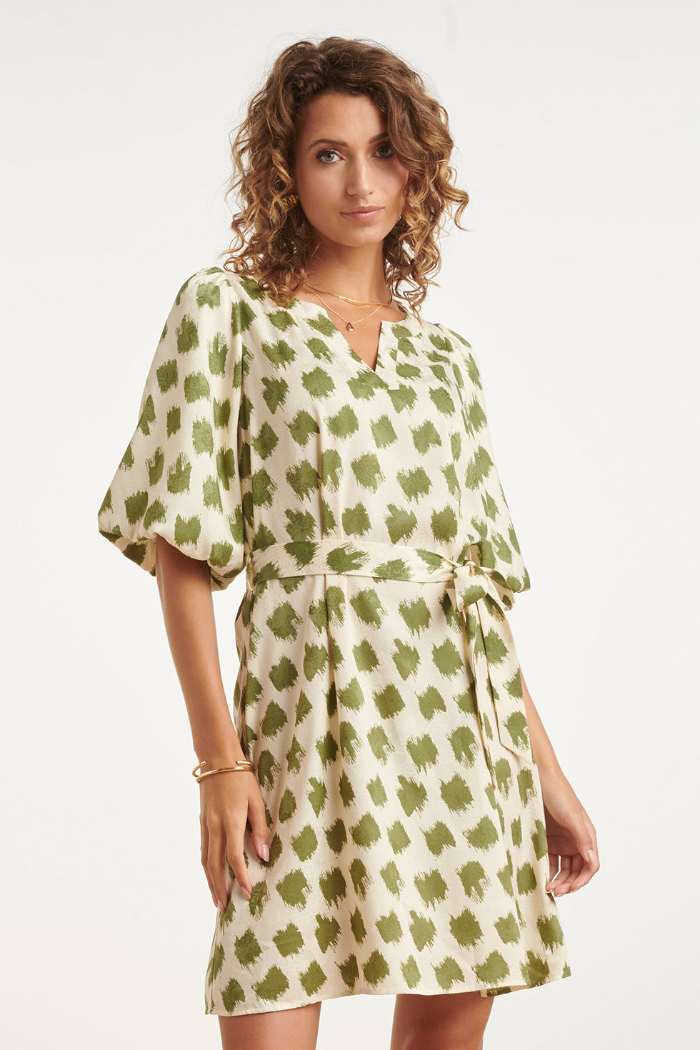 Robe avec imprimé animalier abstrait vert et ceinture | Vert armée - Blanc cassé