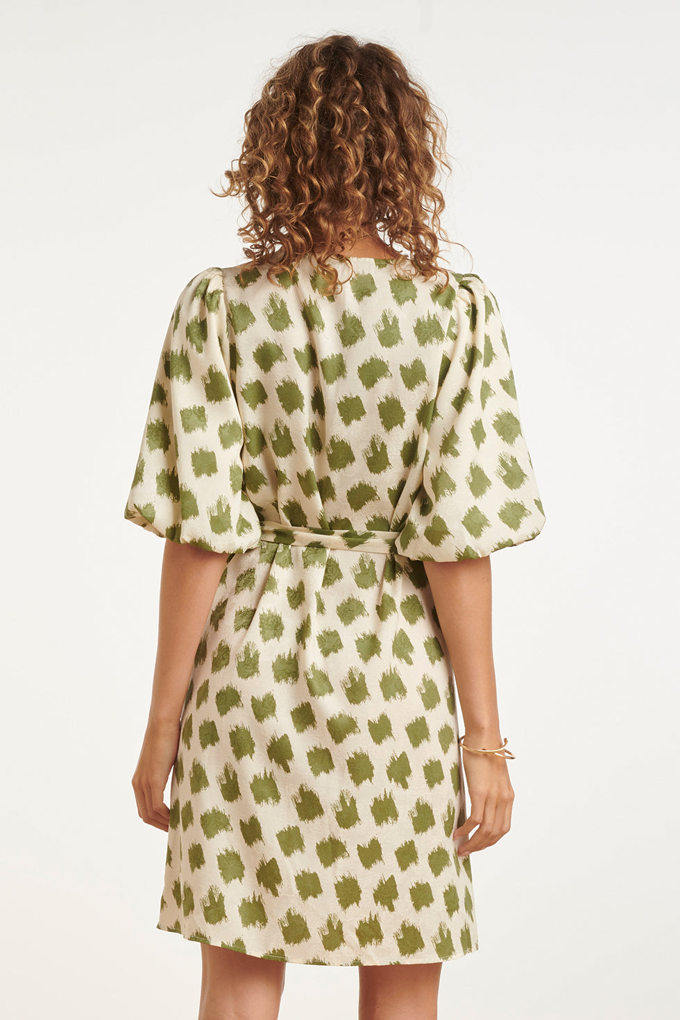 Robe avec imprimé animalier abstrait vert et ceinture | Vert armée - Blanc cassé